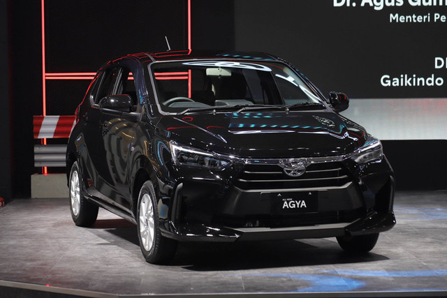 Toyota Agya di Jakarta Auto Week di JCC Senayan, Jakarta, Jumat (10/3/2023). Foto: Jamal Ramadhan/kumparan