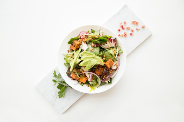 Ilustrasi 4 Dressing Salad Sayur. Sumber: unsplash/ Hermes Rivera