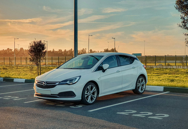 Ilustrasi mobil irit BBM. Foto: Unsplash