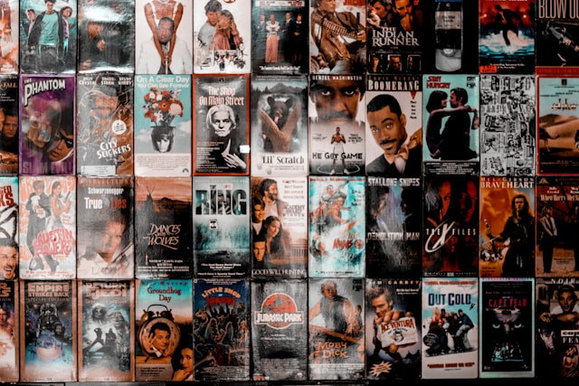 Ilustrasi apa itu Letterboxd. Sumber: Unsplash/Tyson Moultrie