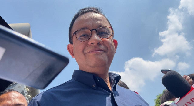 Anies Baswedan usai membesuk Tom Lembong yang menerima abolisi, di Rutan Cipinang, Jaktim, Jumat (1/8). Foto: Thomas Bosco/kumparan