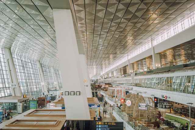 Tarif parkir Bandara Soekarno Hatta 2025, foto: Bandara Soekarno Hatta, Unsplash/Eugenia Clara