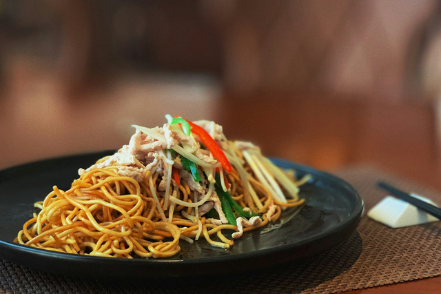 Mie Gacoan Padang. Foto hanya ilustrasi, bukan gambar sebenarnya. Sumber: Unsplash/Hanxiao Xu