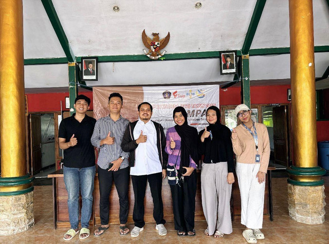 Dokuemntasi 1 Gambar PIC desa Inklsui bersama Pustu Desa Srigonco