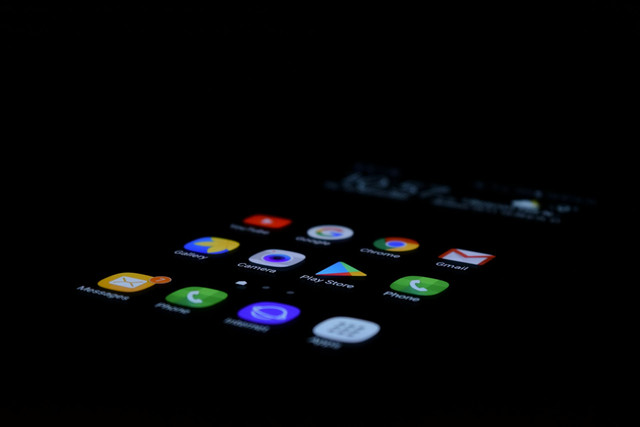 Ilustrasi Cara Mengatasi HP Android Lemot. Sumber: Unsplash/Pathum Danthanarayana