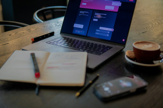 Ilustrasi kapasitas RAM ideal untuk laptop kerja. Foto: Unsplash