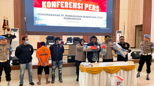 Dirreskrimum Polda Lampung, Kombes Pol Indra Hermawan saat konferensi pers. | Foto: Sinta Yuliana/Lampung Geh