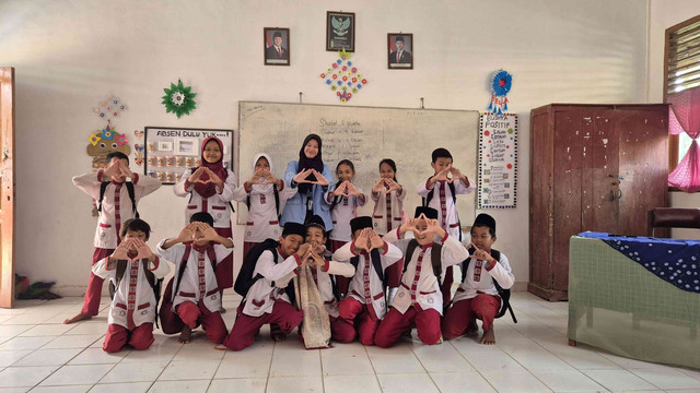 Dokumentasi bersama siswa-siswi kelas VI SDN 22 Banyuasin III Desa Sidang Emas, setelah mengikuti proses pembelajaran
