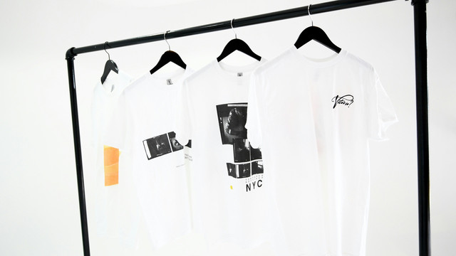 Merchandise Demon Slayer Infinity Castle XXI. Foto hanya ilustrasi, bukan sebenarnya. Sumber: Unsplash/Michael Moloney
