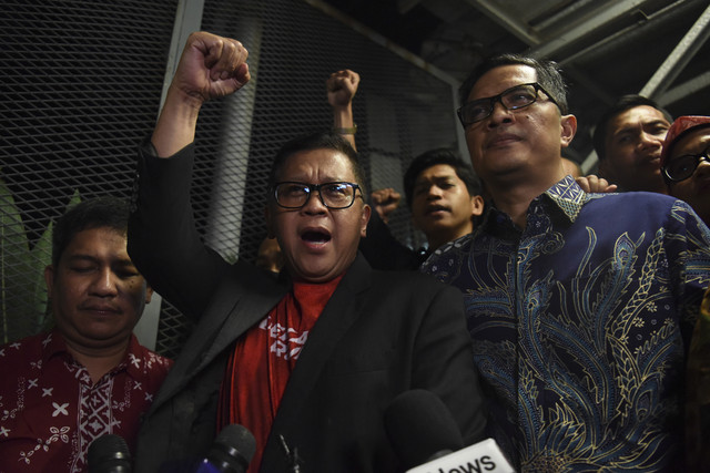 Terdakwa kasus dugaan suap Pergantian Antarwaktu (PAW) untuk anggota DPR Harun Masiku dan perintangan penyidikan, Hasto Kristiyanto meninggalkan Rutan Kelas Jakarta Timur Cabang Rutan KPK, Jakarta, Jumat (1/8/2025). Foto: Indrianto Eko Suwarso/ANTARA FOTO