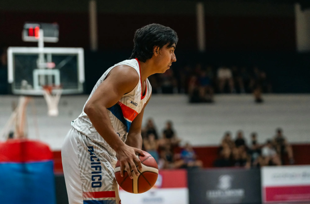 Ilustrasi Sepatu Basket Terbaik. Sumber: Pexels/Franco Monsalvo