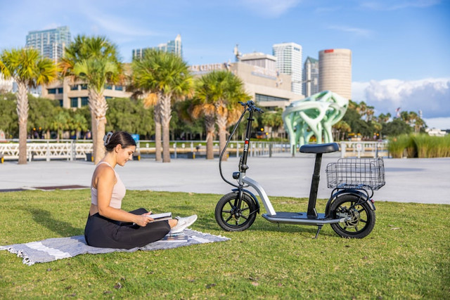 Ilustrasi untuk cara cas sepeda listrik. Foto: Unsplash/Hiboy