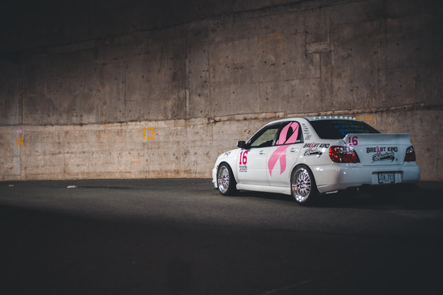 Ilsutasi untuk biaya cat mobil full body. Foto: Unsplash/Erik Mclean