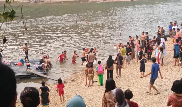 Korban saat ditemukan dalam keadaan meninggal. Foto: Dok. Polres Sanggau 