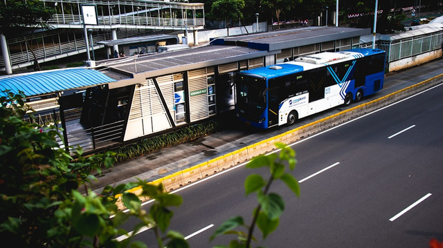 Daftar halte yang dilewati Transjakarta Blok M - Ancol, foto hanya ilustrasi, bukan tempat sebenarnya: Unsplash/Abdulloh Fauzan