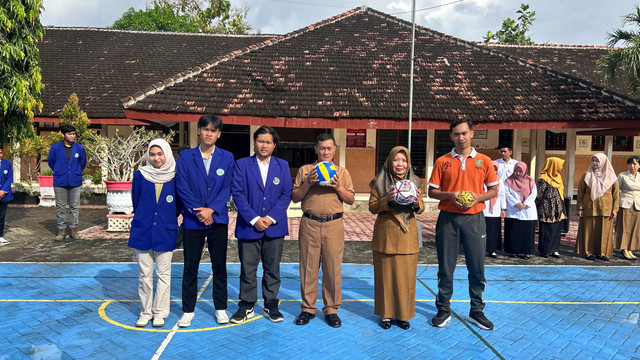 Lapangan SDN 1 Widoro Kini Tampil Ceria Berkat Program KKN Mahasiswa UM