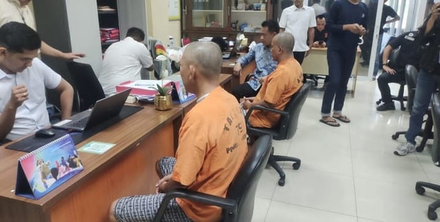 Ketua RT dan RW di Tangerang ditangkap polisi usai palak prmborong pembangunan SMP negeri Rp 30 juta. Foto: Polres Tangerang