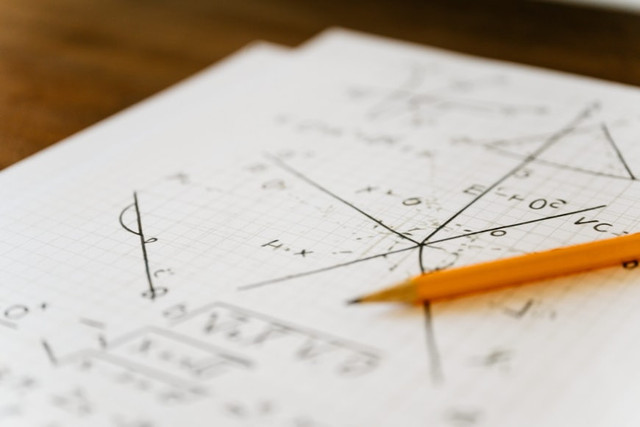 Ilustrasi Matematika, Foto:Unsplash/Yianni Mathioudakis