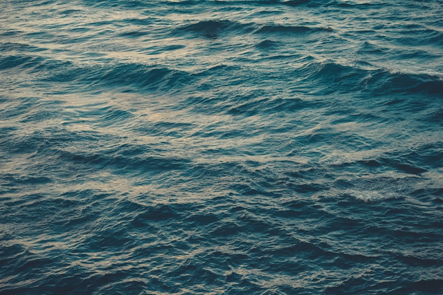 Ilustrasi Pengaruh Arus Laut dan Angin Monsun Terhadap Penyebaran Budaya di Indonesia. Unsplash.com/Lucas Andrade