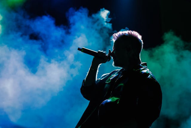 Rundown Konser Honne Jakarta 2025. Foto hanya ilustrasi, bukan tempat sebenarnya. Sumber: Pexels/Esma Karagoz