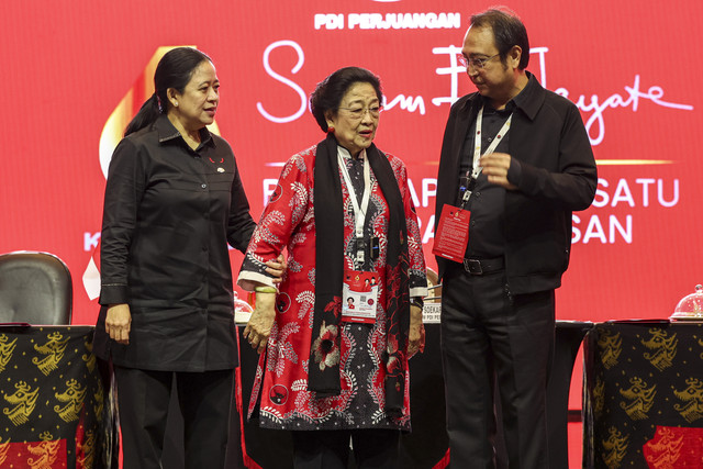Ketua Umum DPP PDIP Megawati Soekarnoputri didampingi Ketua DPP PDIP Puan Maharani dan Ketua DPP PDIP Bidang Ekonomi Kreatif Prananda Prabowo usai sidang hari kedua Kongres ke-6 PDIP di Bali Nusa Dua Convention Center (BNDCC), Bali, Sabtu (2/8/2025). Foto: Monang Sinaga/ ANTARA FOTO