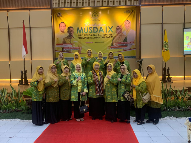 Foto bersama usai pembukaan Musda ke-IX DPD Al-Hidayah Kalbar. Foto: Yulia Ramadhiyanti/HiPontianak