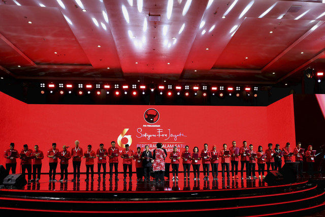 Megawati melantik kepengurusan DPP PDIP periode 2025-2030 di Kongres kedua partai. Foto: Dok. PDIP