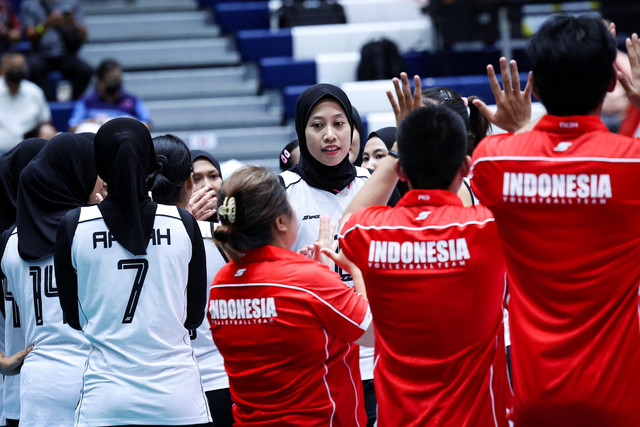 Megawati Hangestri Pertiwi bersama Timnas Voli Putri Indonesia di Leg 1 SEA V League Women di Thailand pada Agustus 2025. Foto: Thailand Volleyball Association