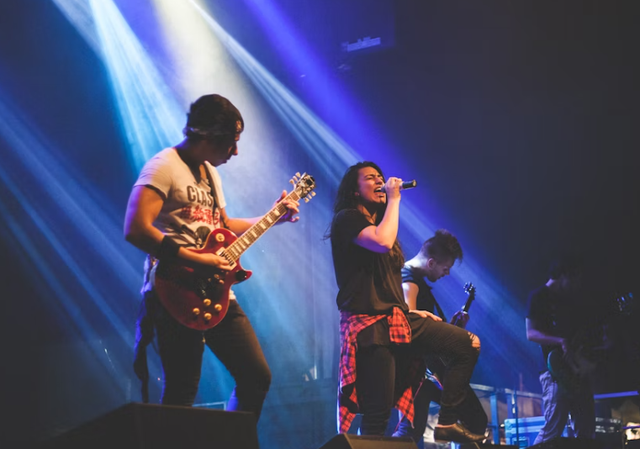 Ilustrasi makna lagu know you naked - lany. Sumber: Unsplash/Kyle Wong