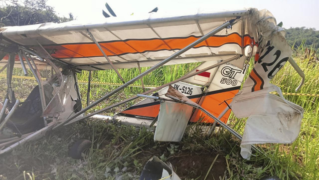 Pesawat latih FASI jatuh di TPU Astana, Ciampea, Bogor. Foto: Dok. Istimewa