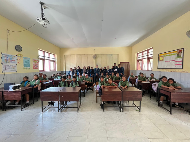 Dokumentasi bersama Anak-Anak Kelas 5 SDN 05 Tambakasri