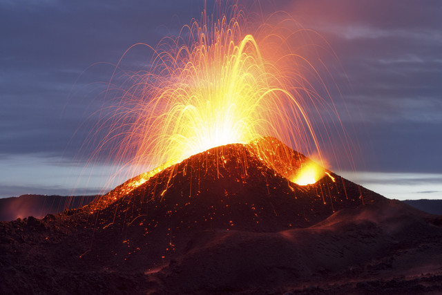 Ilustrasi Gunung Vulkanik. Foto: Taochy Gilles/Shutterstock