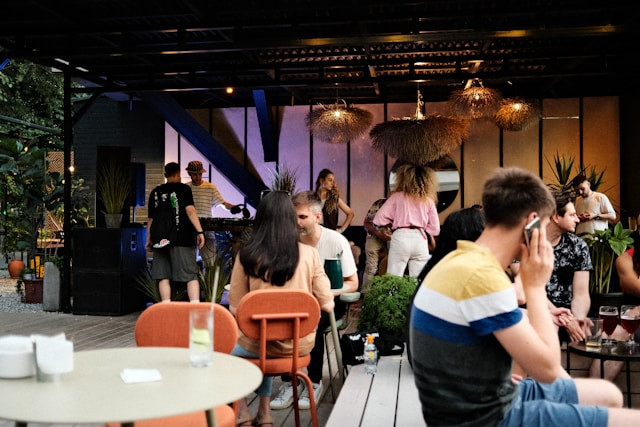 Tarif Royalti Musik Untuk Restoran. Foto hanya ilustrasi. Sumber foto: Unsplash/Alexey Malkovich