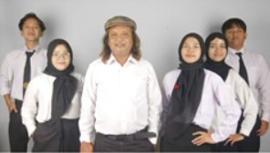 Tim Hypercrowd dan Dosen dan Dosen Pendamping (Dok: Pribadi)