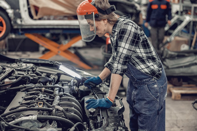 Ilustrasi cara jumper aki mobil. Foto: Unsplash/Getty Images