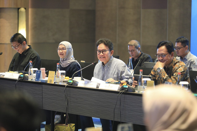 Wakil Ketua Dewan Komisioner OJK Mirza Adityaswara. Foto: OJK