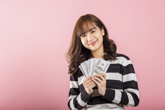 Lima zodiak yang diramal memiliki keberuntungan finansial. Foto: Sorapop Udomsri/Shutterstock