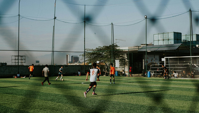 Lapangan mini soccer di Medan. Foto ilustrasi lapangan mini soccer. Sumber: Unsplash/Falaq Lazuardi