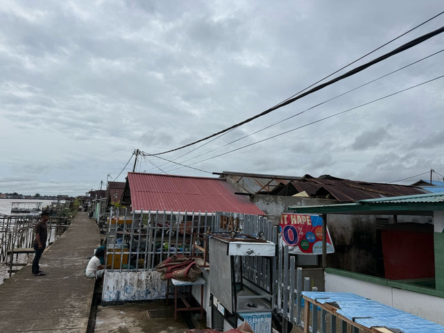 Suasana rumah yang terkena angin puting beliung di Kawasan Imam Bonjol. Foto: istimewa.
