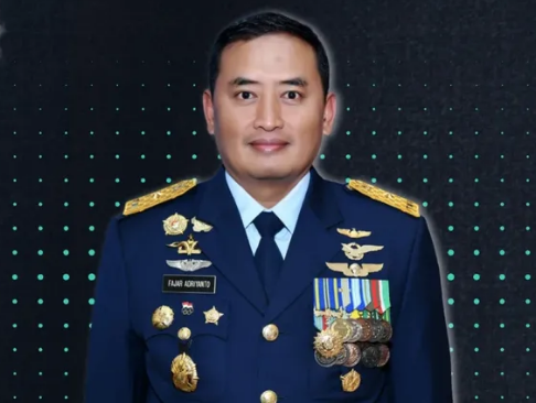 Marsma TNI Fajar Adriyanto, M.B.A., M.Si.(Han) meninggal dalam kecelakan pesawat latih, Minggu (3/8/2025). Foto: Instagram/@militer.udara