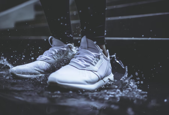 tempat cuci sepatu jogja. Foto Hanya Ilustrasi Bukan Tempat Sebenarnya. Sumber Foto: Unsplash/Dominik Martin