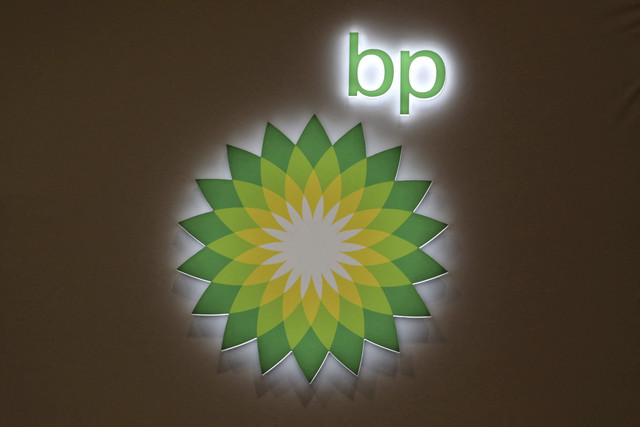 Logo perusahaan minyak dan gas multinasional Inggris BP. Foto: Chris Helgren/REUTERS