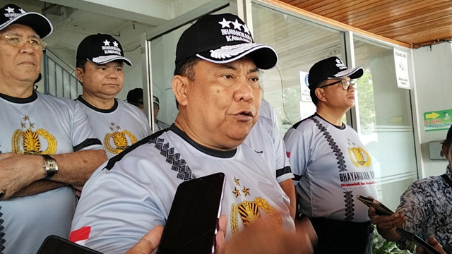 Komjen Pol (Purn) Petrus Golose saat berada di kantor BNN Sulawesi Utara yang merupakan bagian dari kegiatan Bhayangkara Kawanua Pulang Kampung.