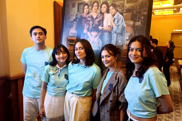 Konferensi pers film Andai Ibu Tidak Menikah Dengan Ayah di Senayan, Jakarta Pusat, Senin (4/8/2025). Foto: Giovanni/kumparan
