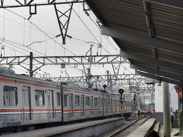 Suasana di Stasiun Jakarta Kota, pada Selasa (5/8/2025). Foto: Luthfi Humam/kumparan