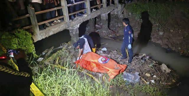 Seorang remaja ditemukan tewas di saluran irigasi di Kampung Bojong Koneng, Desa Carenang, Kecamatan Carenang, Kabupaten Serang, Sabtu (2/8/2025). Foto: Dok. Istimewa