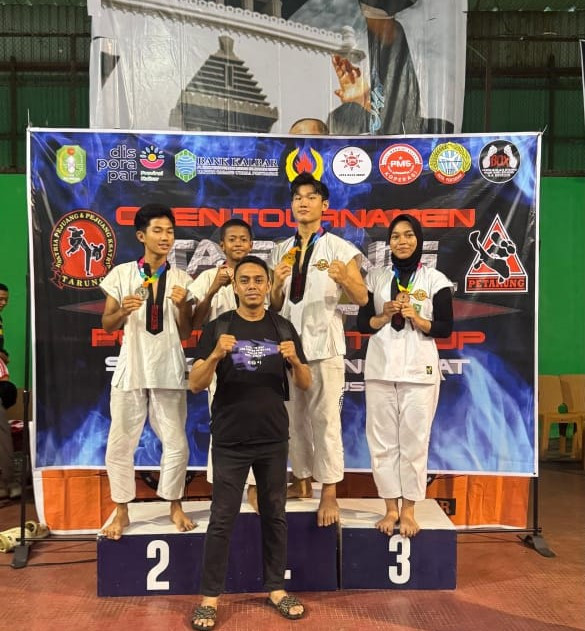 Atlet tarung derajat Kabupaten Sekadau berhasil meraih medali di Open Tournament Pontianak City Cup. Foto: Dok. Kodrat Kabupaten Sekadau
