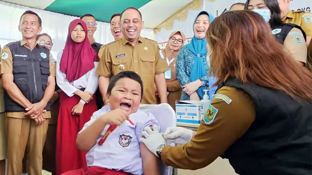 Launching Bulan Imunisasi Anak Sekolah (BIAS) di Kabupaten Bolaang Mongondow, Selasa (5/8). Para pelajar SD dan SMP akan mendapatkan suntikan imunisasi MR dan HPV dalam program ini.