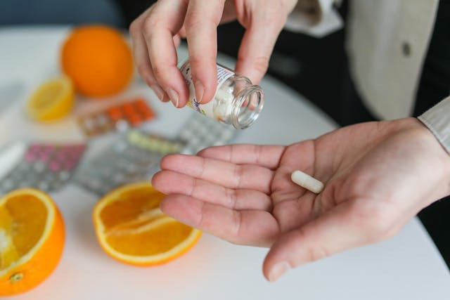 Ilustrasi vitamin untuk daya tahan tubuh agar tidak mudah lelah. Sumber foto: Pexels/Polina Tankilevitch
