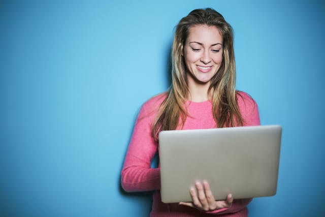 Ilustrasi untuk Cara Mematikan Laptop. Sumber: Pexels/Olly